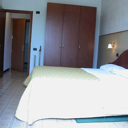 Hotel Calabresi San Benedetto del Tronto Exteriör bild