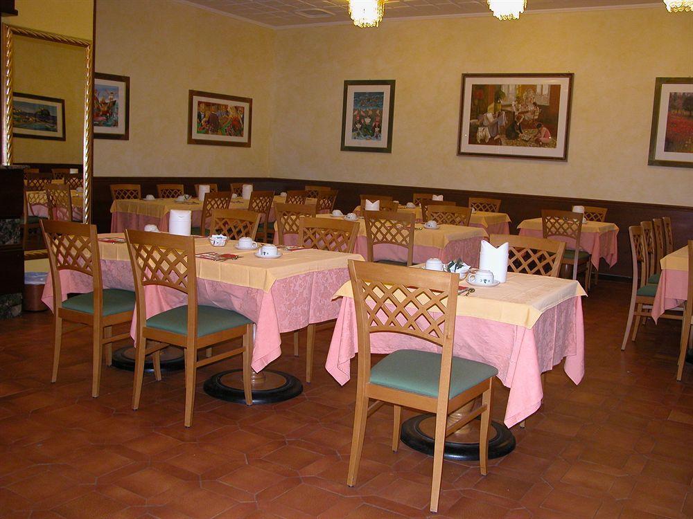 Hotel Calabresi San Benedetto del Tronto Exteriör bild