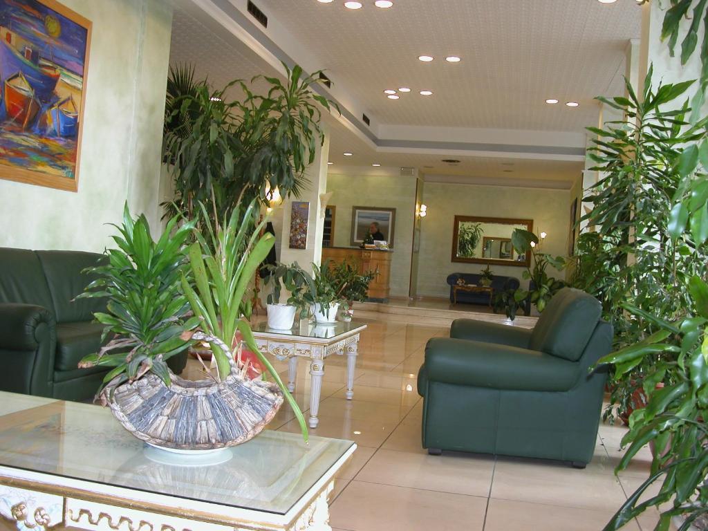 Hotel Calabresi San Benedetto del Tronto Exteriör bild
