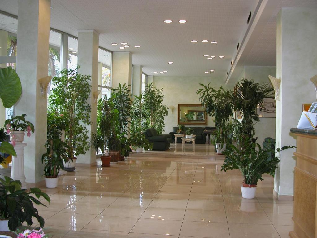 Hotel Calabresi San Benedetto del Tronto Exteriör bild