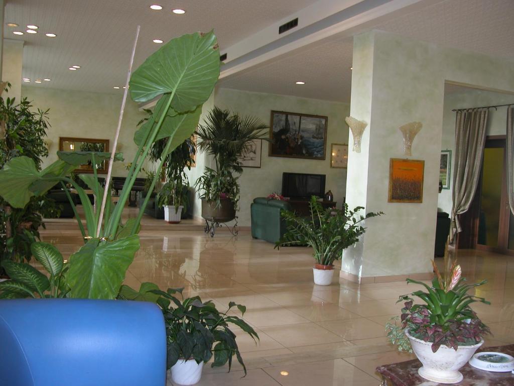 Hotel Calabresi San Benedetto del Tronto Exteriör bild