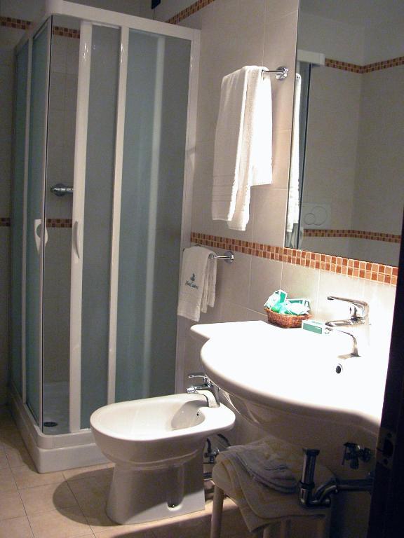 Hotel Calabresi San Benedetto del Tronto Rum bild