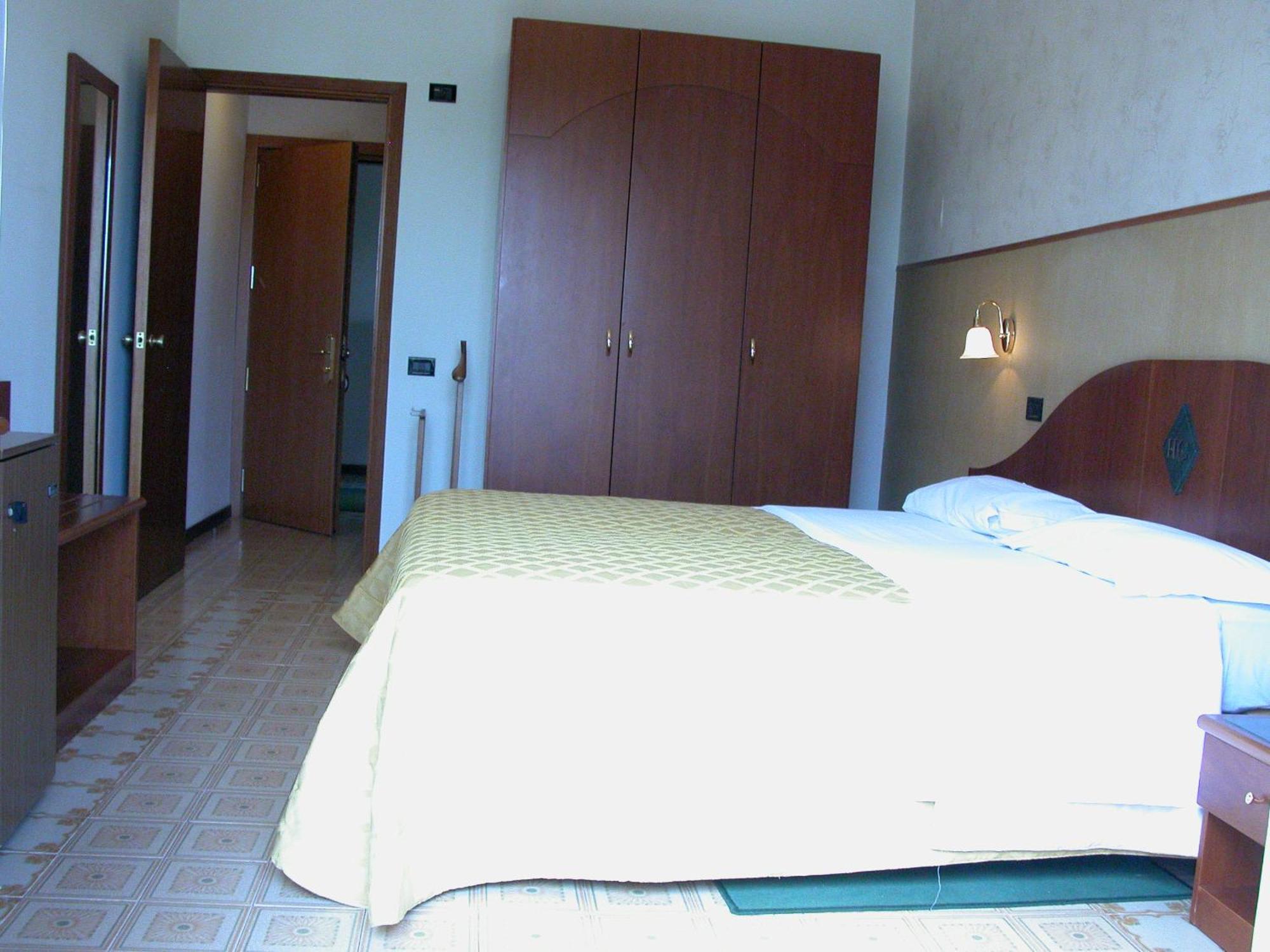 Hotel Calabresi San Benedetto del Tronto Exteriör bild
