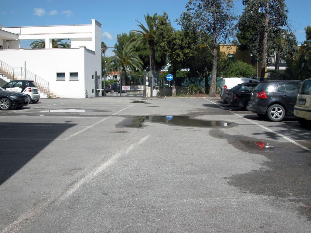 Hotel Calabresi San Benedetto del Tronto Exteriör bild