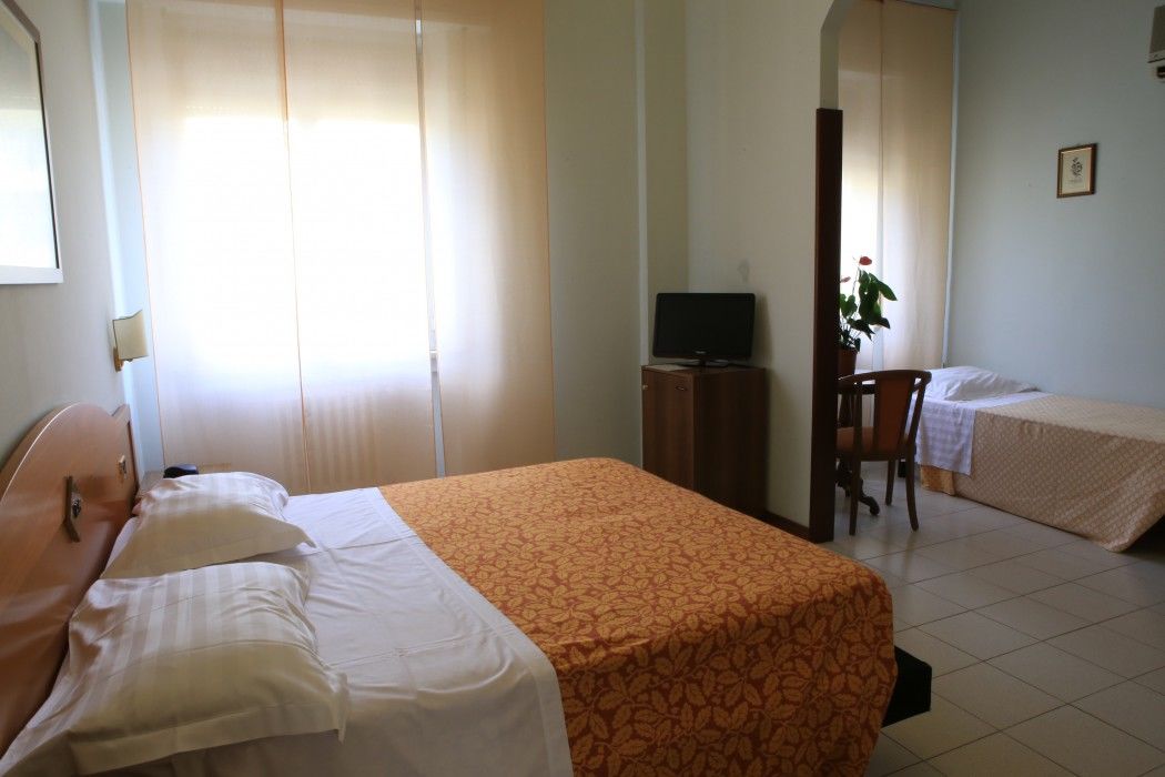 Hotel Calabresi San Benedetto del Tronto Exteriör bild