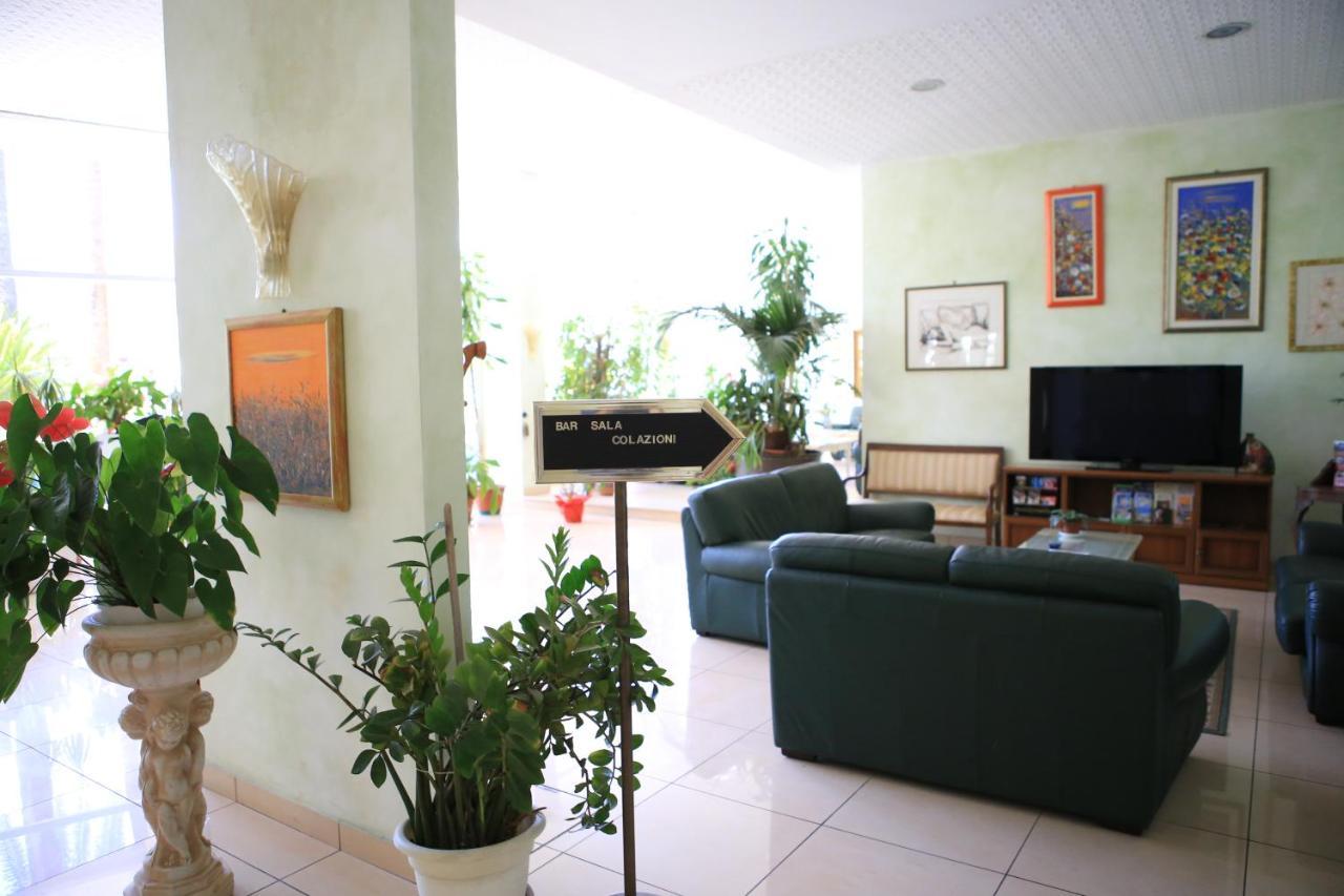 Hotel Calabresi San Benedetto del Tronto Exteriör bild